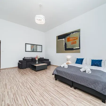 Aparthotel Barbakan Old Town