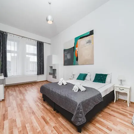 Aparthotel Barbakan Old Town 4*