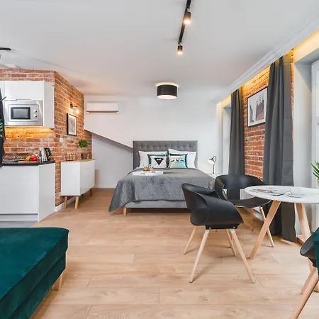 Апарт-отель Barbakan Old Town