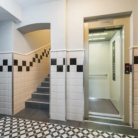 Barbakan Old Town מלון דירות קרקוב