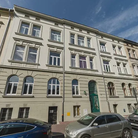 מלון דירות Barbakan Old Town 4*